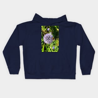 Bee gathering pollen Kids Hoodie